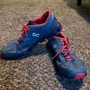 On Cloud X Swiss Engineering CloudTec Women Running Shoes SZ 8 US / 39 EU